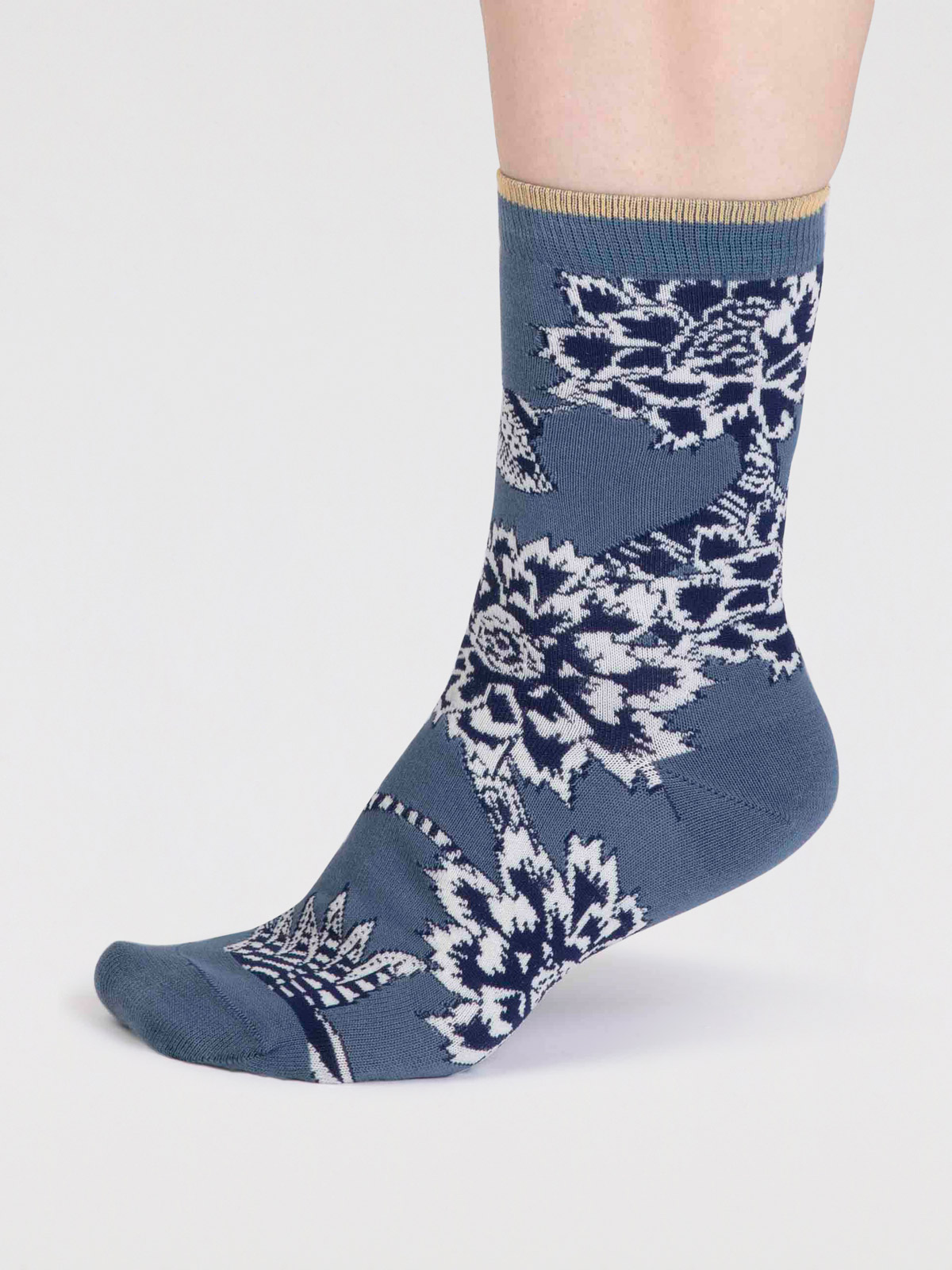 GOTS Freja Abstract Flower Socken Misty Blue